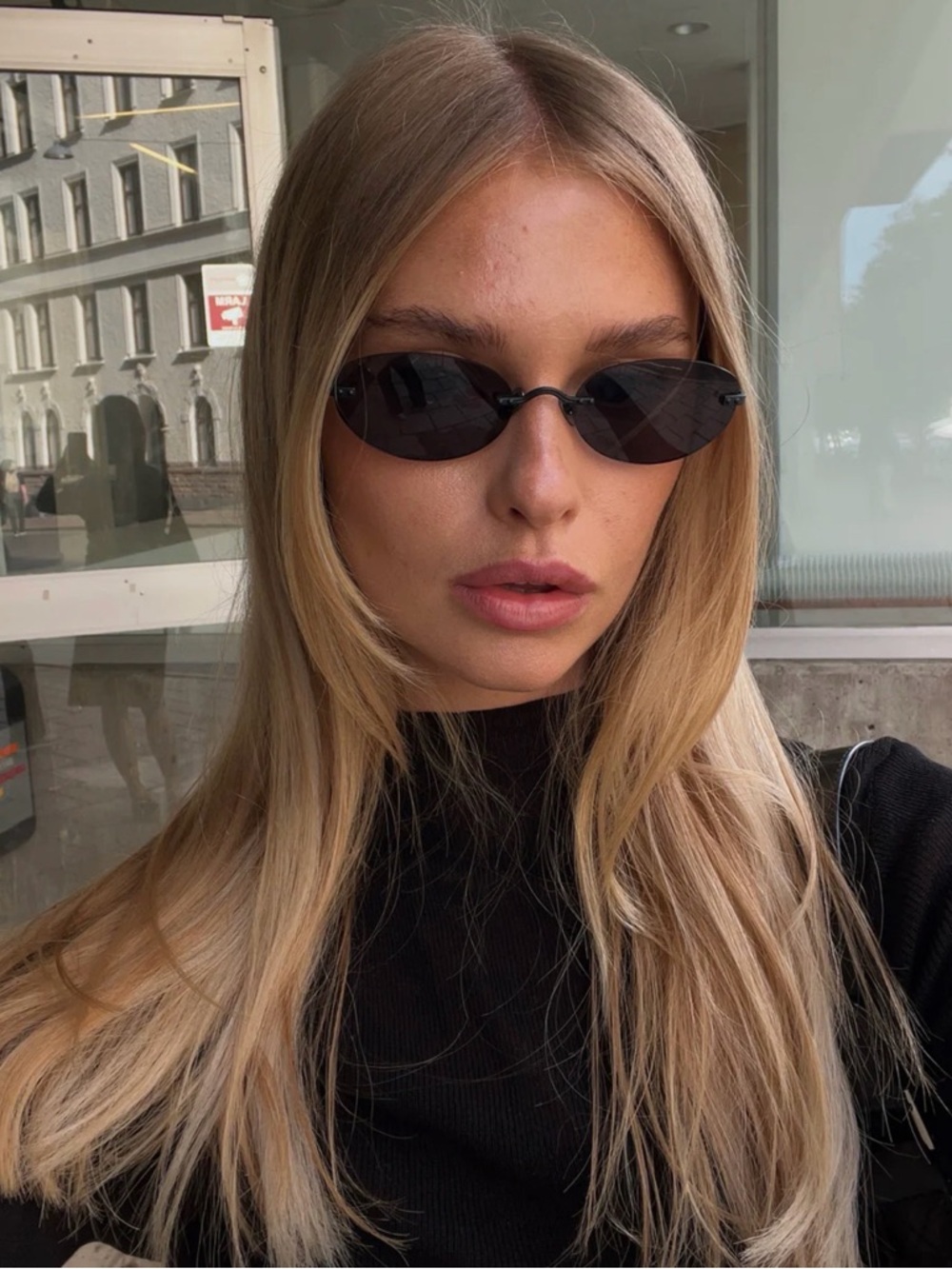 VEHLA Black Oval Slim Sunglasses for Women